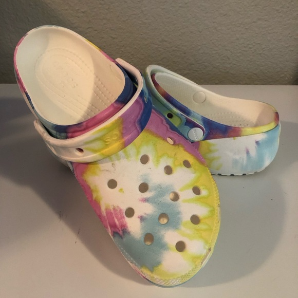 Crocs Women's Classic Platform Tie-Dye Graphic Clog - Picture 2 of 10